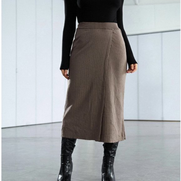 Ribbed Knit Split Hem Skirt - Picture 3 of 6